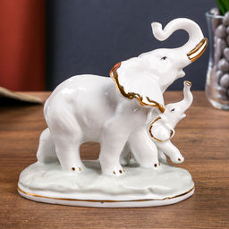 Фигурка керамика «Прогулка слона и слонёнка», белый с золотом, 12.2×12.7×7.2 см