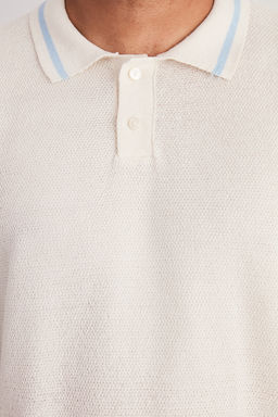 Ekru Regular Fit Cizgi Detayl? Dokulu Triko Polo Yaka T-Shirt TMNSS24PO00002