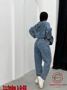 Женский джинсовый брючный костюм