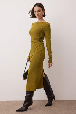 Yesil Kay?k Yaka Beli Buzgulu Esnek Bodycone/Vucuda Oturan Midi Orme Elbise TWOAW26EL00299