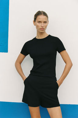 HIGH-WAIST BERMUDA SHORTS