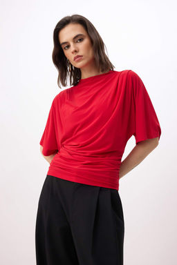 K?rm?z? Fitted/Vucuda Oturan Kay?k Yaka Yarasa Kol K?sa Kollu Esnek Orme Bluz TWOSS26BZ00020