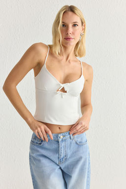 Beyaz V Yaka Ask?l? Crop Dokuma Bluz TWOSS25BZ00106
