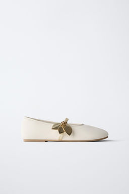 BAILARINA DETALLE FLOR / Blanco