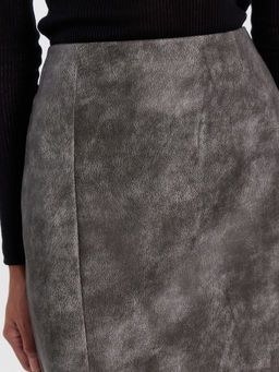 Юбка женская черная с принтом в виде потертостей черный с потертостями 152801 - Mark formelle фото 5