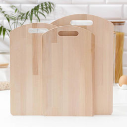Набор досок разделочных на подставке с ручкой Доляна, 3 шт: 35×22 см, 32×20 см, 31×18 см, массив берёзы