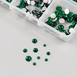 Декор для творчества стекло «Стразы. Тёмно-зелёный», d=2-4.8 мм, набор 1188 шт., 6×8×1.5 см