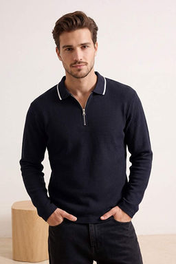 Lacivert Loose Fit Dokulu Yaka _izgi Detayl_ Fermuarl_ Polo Yaka T-shirt TMNSS26PO00003