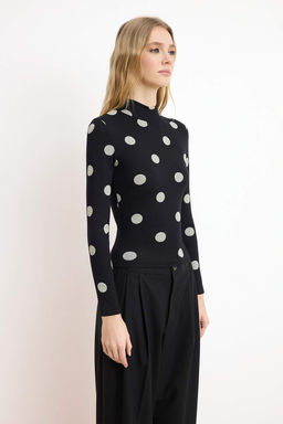 Nasiba Hafiz x Trendyol Collection Siyah Dik Yaka Puantiyeli Uzun Kol Esnek Orme Bluz TWOSS26BZ00352