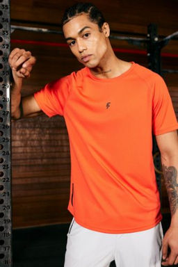 DeFactoFit Slim Fit Dar Kesim Yaka Bask?l? Sporcu K?sa Kollu Tisort