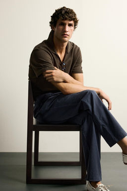 POLO REGULAR FIT ESTRUCTURA CALADOS / Marr?n - Zara фото 7