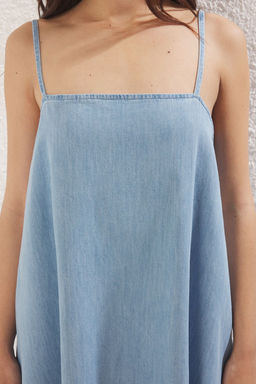 TRENDYOLMILLA Ac?k Mavi Ask?l? Kare Yaka Oversize Maxi Denim Can Elbise TWOSS25EL00595  фото 2