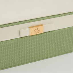 Шкатулка для украшений «Бантик», с зеркалом, искусственная кожа, бело-зелёная, 17×23.5×10 см