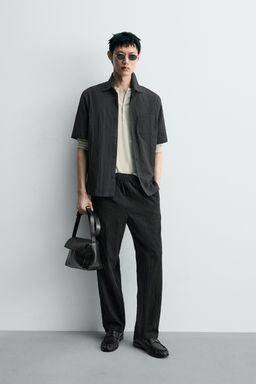 PANTAL?N REGULAR FIT ESTRUCTURA / Negro