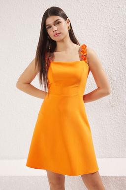 TRENDYOLMILLA Sar? A Kesim Kare Yaka Ask? Detayl? Mini Dokuma Elbise TWOSS22EL2175  фото 28