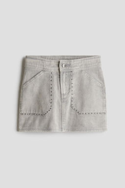 Falda denim con tachuelas