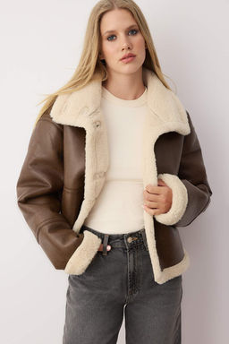Kahverengi Oversize Kal?p Pelus Detayl? Suni Deri Mont TWOAW26MO00018