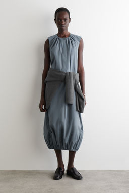 VESTIDO MIDI ESTILO GLOBO