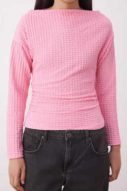 Pembe Dokulu Kay?k Yaka Buzgulu Esnek Orme Bluz TWOAW26BZ00192