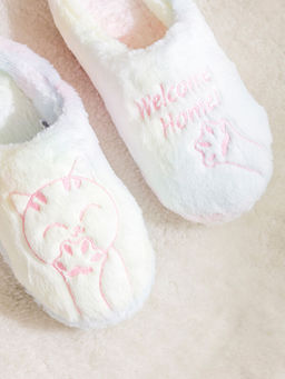 Kedi Nak??l? Kad?n Ev Terli?i