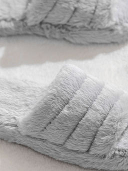 Kad?n Pel?? Ev Terli?i