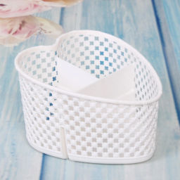 Цена за 4 шт. Подставка для столовых приборов пластиковая "Сердечко" 17*15*11см 3секции