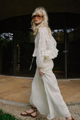 BLUSA SEMITRANSPARENTE BORDADOS / Beige claro - Zara фото 3