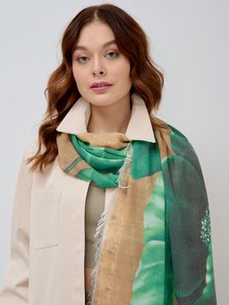 Большой, красивый палантин. Рисунок на полотно наносится вручную