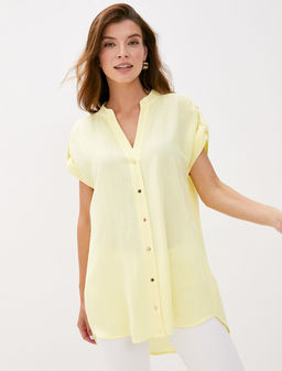 Блузка из вискозы полотняного плетения.