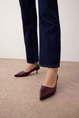 Bordo Sivri Burun Kitten Topuklu Kad?n Klasik Topuklu Ayakkab? TAKAW26TO00011