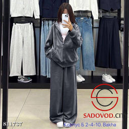 Спортивный женский костюм