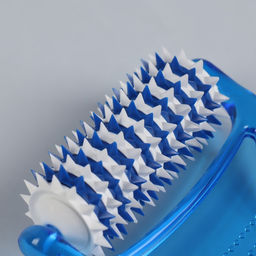 Массажёр «Рефлекс», 18×9×3 см, универсальный, с шипами, цвет синий/белый