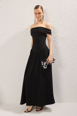 TRENDYOLMILLA Siyah A-Kesim Carmen Yaka Orme Midi S?k Elbise TPRSS25EL00150