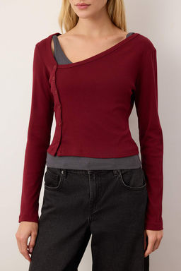 Bordo Cift Gorunumlu Asimetrik Yaka Dugmeli Vucuda Oturan Esnek Orme Bluz TWOAW26BZ00042