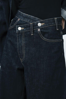 HIGH-WAIST TRF WIDE-LEG JEANS WITH CROSSOVER WAISTBAND - Zara фото 22