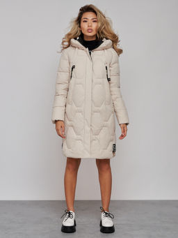 Пальто утепленное молодежное зимнее женское бежевого цвета 589899B - RoccaManer фото 2