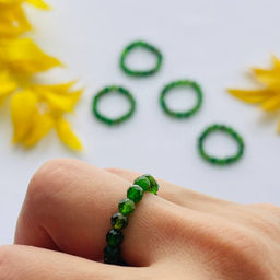 Кольцо на резинке из Хромдиопсида