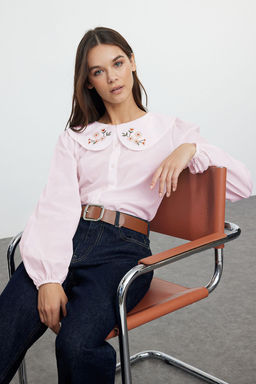 TRENDYOLMILLA Ekru Yakas? Nak?s Detayl? Pamuk Regular Normal Kal?p Dokuma Gomlek TWOSS23GO00009 фото 2