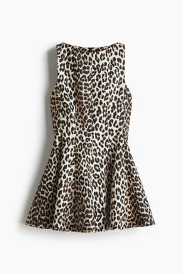 Vestido con falda acampanada