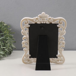 Фоторамка для фото 10×15 см «Геральдическая лилия», пластик, белый, 23.5×17.5 см