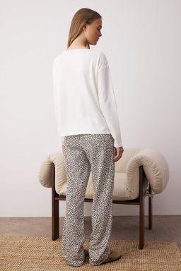 Trendyolmilla Beyaz Pamuklu Galaksi Desenli Sloganl? Uyku Bantl? Orme Pijama Tak?m? THMAW25PT00223 фото 9