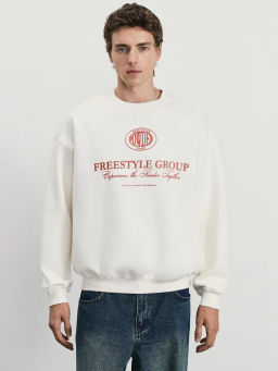 Толстовка с принтом на груди / Zarina