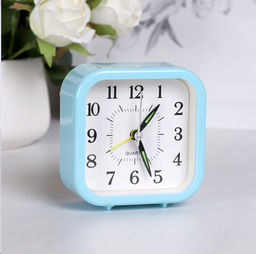 Будильник 9х3,9х9,2 см / 6638L голубой /уп 200/ 737959