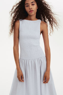Vestido fruncido de sirsaca - H&m фото 5
