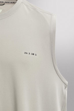 CAMISETA TANK T?CNICA B?SICA / Verde medio