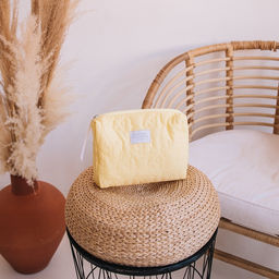 Косметичка на молнии простая, со стёжкой Цветы, жёлтая