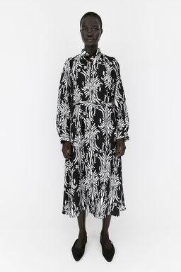 Vestido midi con cuello