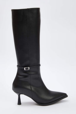 Siyah Bant Toka Detayl? Sivri Burun Ince Topuklu Cizme
TAKAW26CZ00011 - Trendyolmilla фото 3