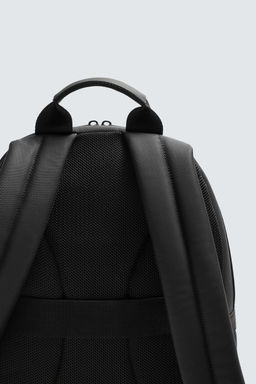 RUBBERISED TEXTURE BACKPACK - Zara фото 11