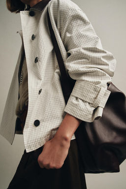LEATHER EFFECT COLLAR SHORT TRENCH COAT ZW COLLECTION - Zara фото 7